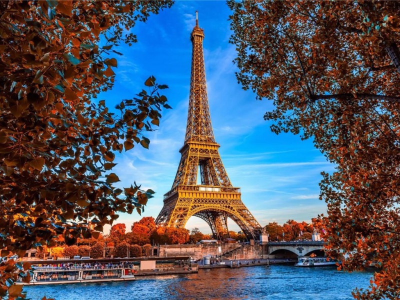 Tháp Eiffel Pháp trở thành biểu tượng của kinh đô ánh sáng