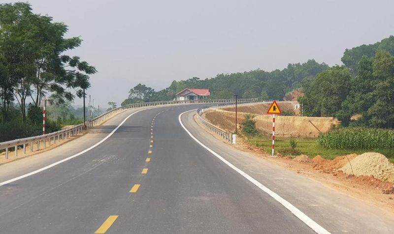 Nâng cấp tuyến đường qua Lào ở 5 tỉnh với vốn đầu tư hơn 8,500 tỷ đồng