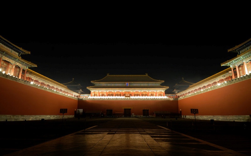Ngọ Môn có 5 cửa vòm, là cổng phía nam và lớn nhất trong Tử Cấm Thành