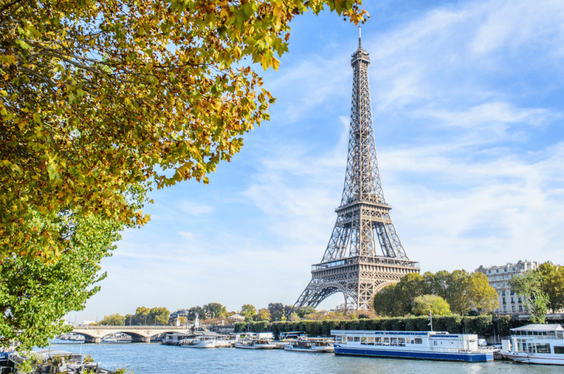 Tháp Eiffel được chọn là nơi tổ chức các lễ hội, các buổi hòa nhạc của thành phố